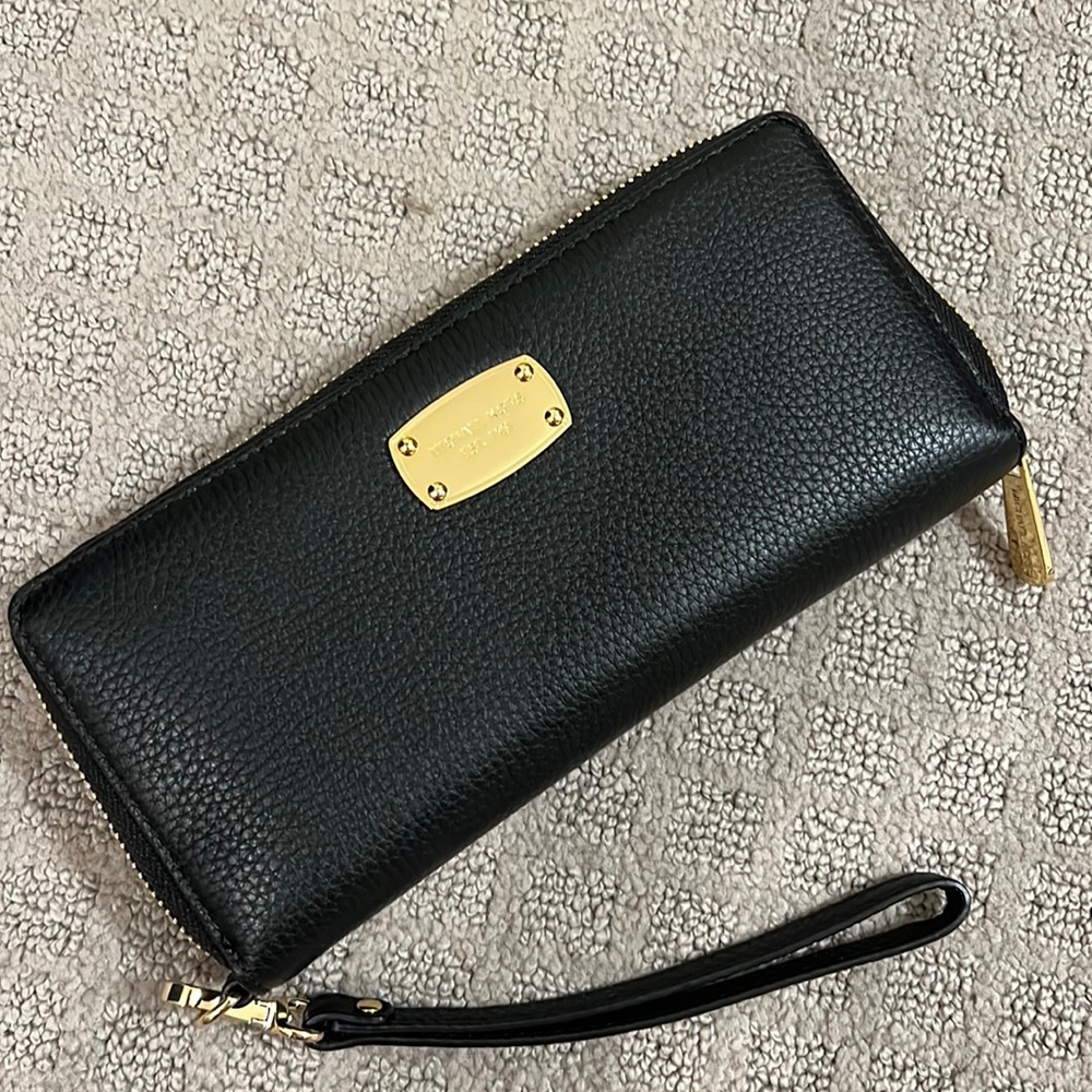 Michael Kors wallet wristlet